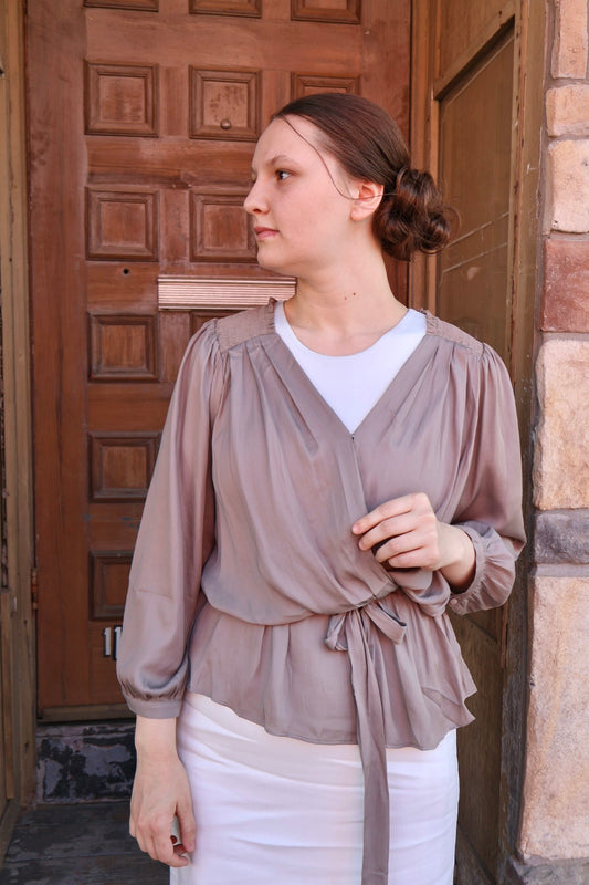 “Classy lady” Top - Taupe